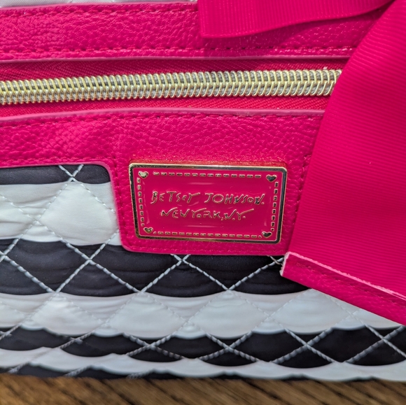 Betsey Johnson Quilted Weekender - Picture 15 of 16